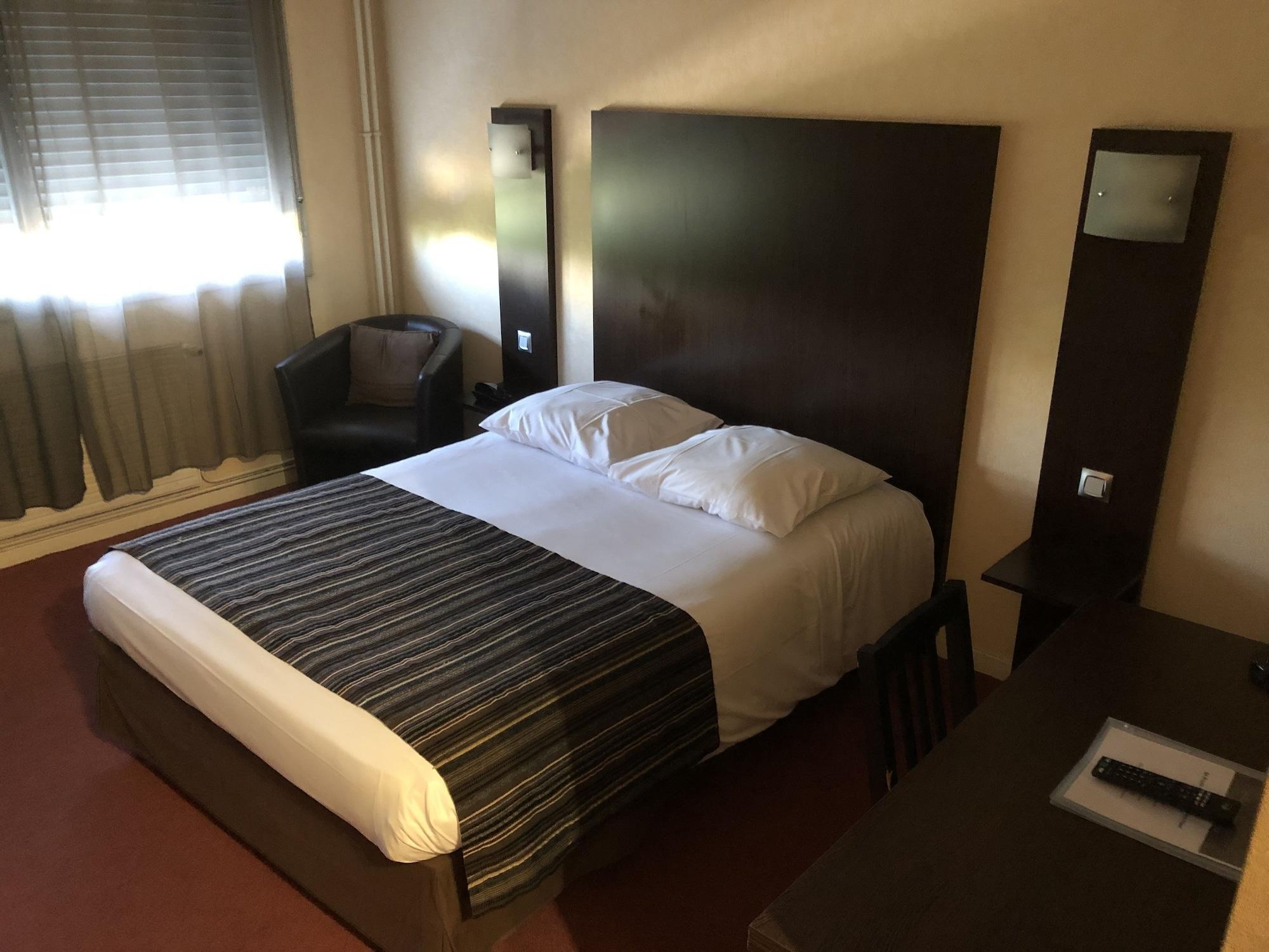 Adonis Lyon Est Hotel Artys Saint-Priest-en-Jarez المظهر الخارجي الصورة