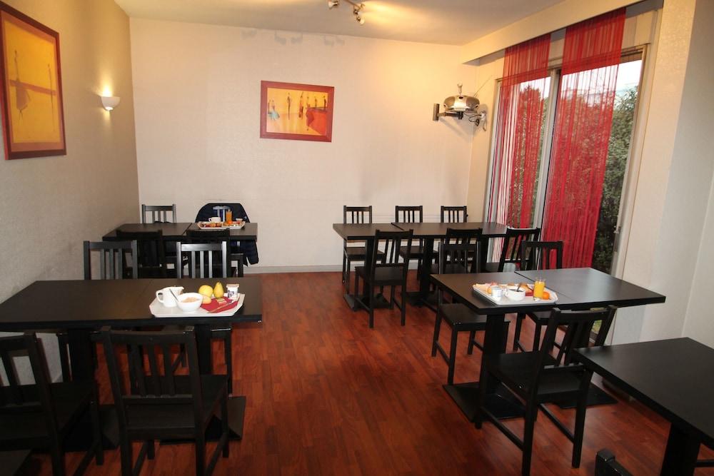 Adonis Lyon Est Hotel Artys Saint-Priest-en-Jarez المظهر الخارجي الصورة