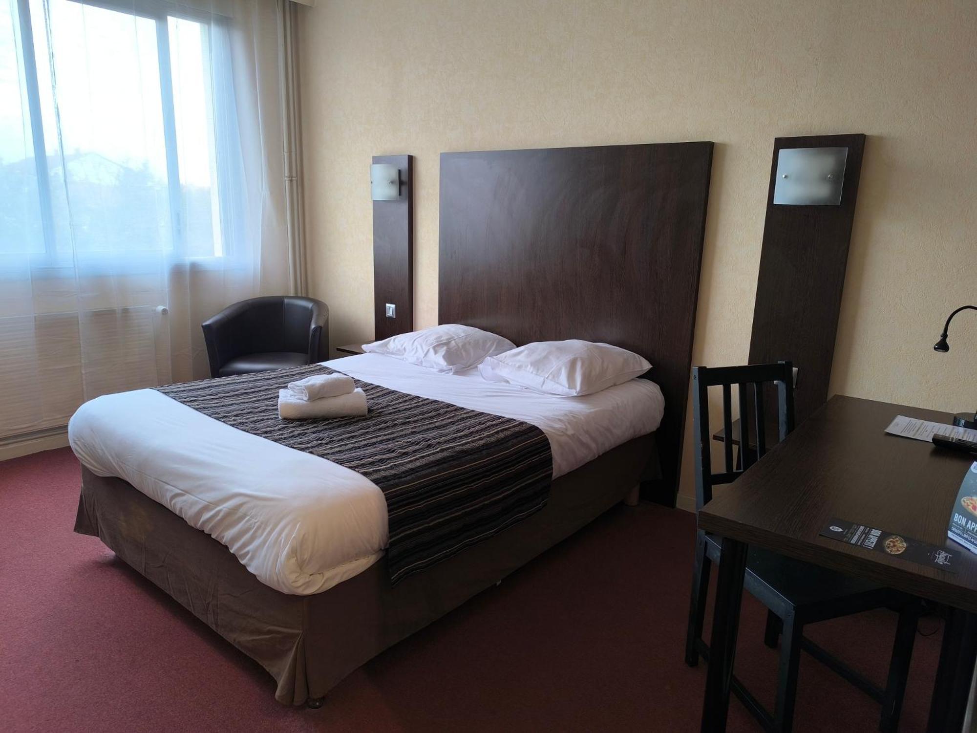 Adonis Lyon Est Hotel Artys Saint-Priest-en-Jarez المظهر الخارجي الصورة