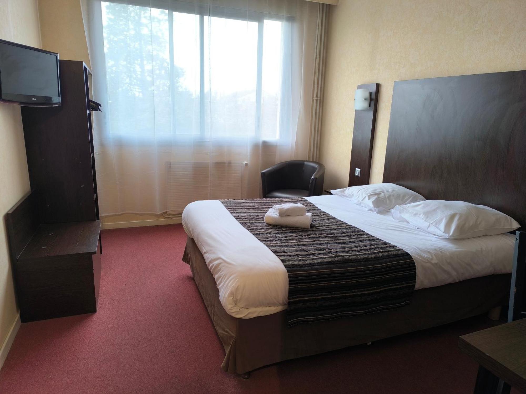 Adonis Lyon Est Hotel Artys Saint-Priest-en-Jarez المظهر الخارجي الصورة