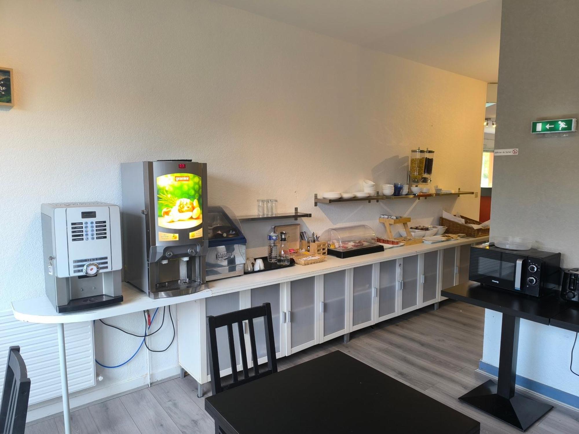 Adonis Lyon Est Hotel Artys Saint-Priest-en-Jarez المظهر الخارجي الصورة