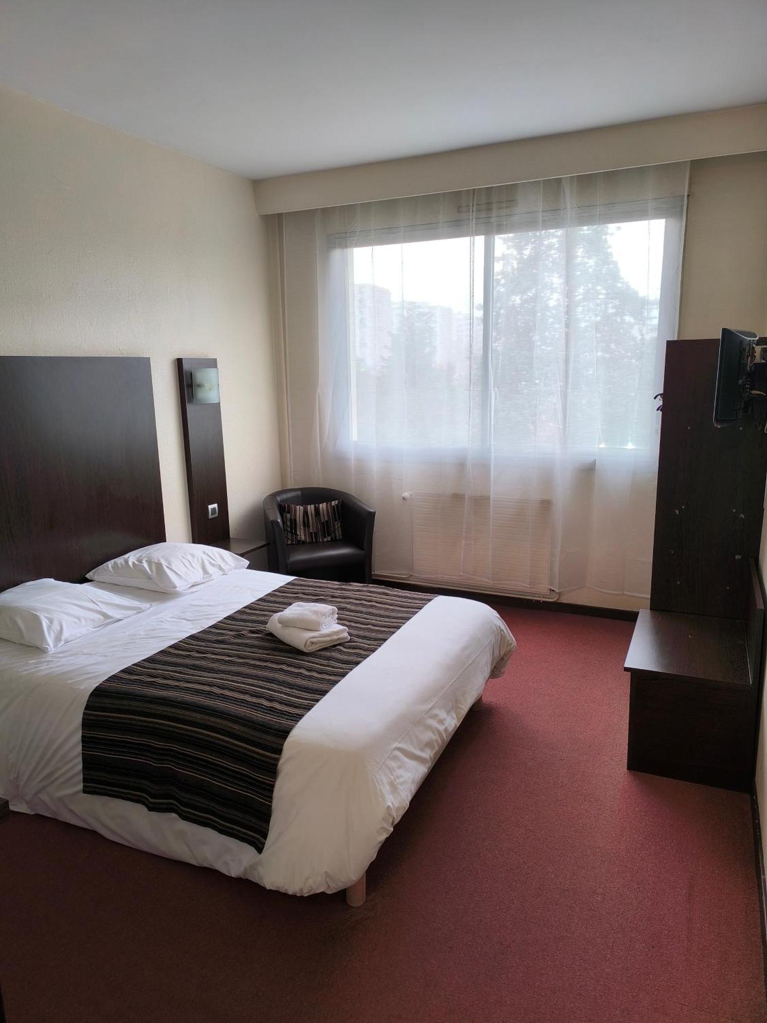 Adonis Lyon Est Hotel Artys Saint-Priest-en-Jarez المظهر الخارجي الصورة