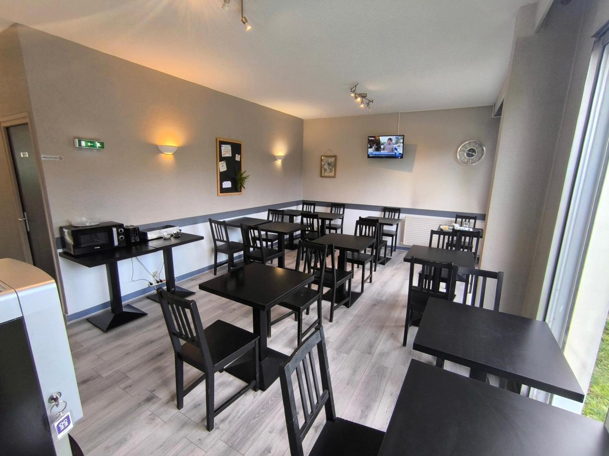 Adonis Lyon Est Hotel Artys Saint-Priest-en-Jarez المظهر الخارجي الصورة