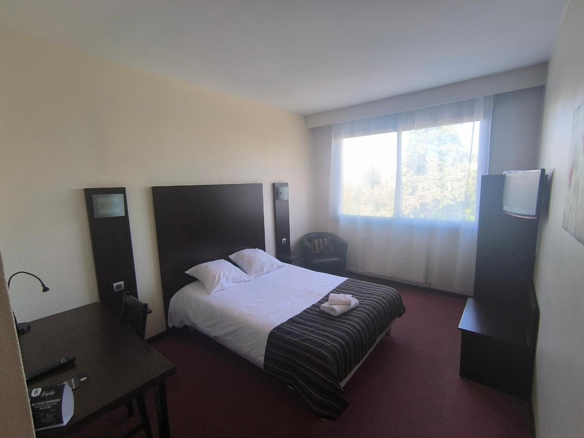 Adonis Lyon Est Hotel Artys Saint-Priest-en-Jarez المظهر الخارجي الصورة
