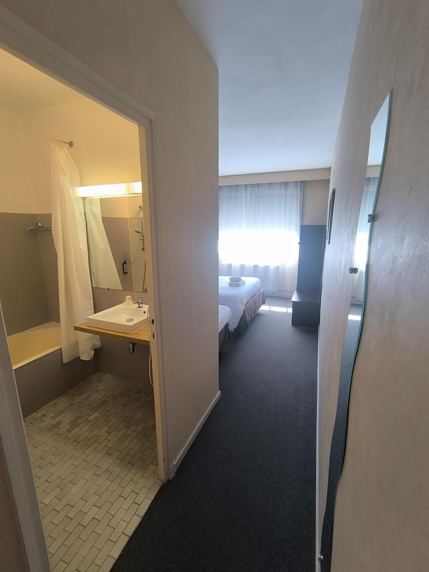 Adonis Lyon Est Hotel Artys Saint-Priest-en-Jarez المظهر الخارجي الصورة