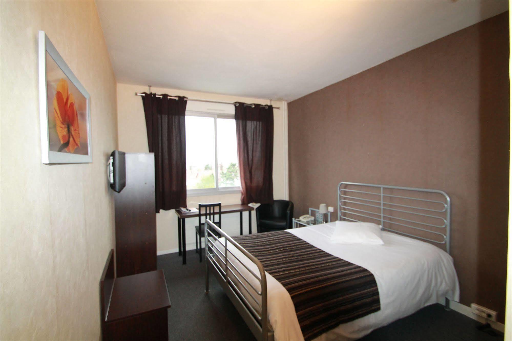 Adonis Lyon Est Hotel Artys Saint-Priest-en-Jarez المظهر الخارجي الصورة